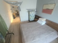 桂林象山德天广场第八中学对面！德天广场二期！1房1厅！精装修拎包入住！出租房源真实图片