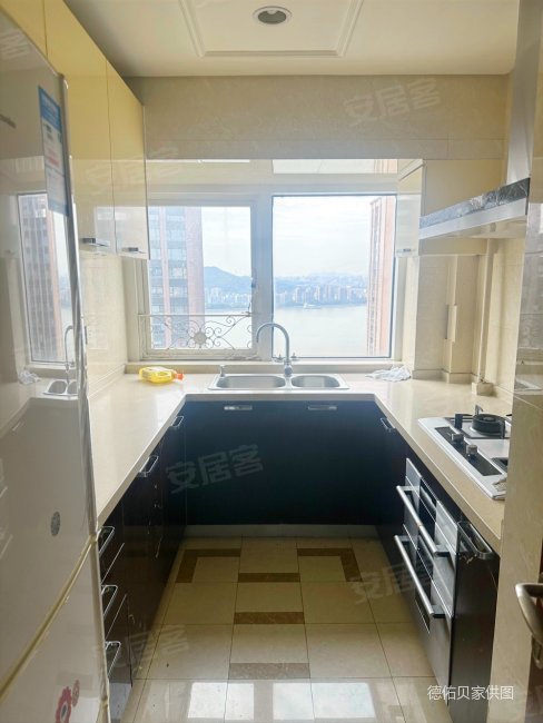 钱江水晶城 89方精装边套 彩虹城板块  的三房 满五诚心卖