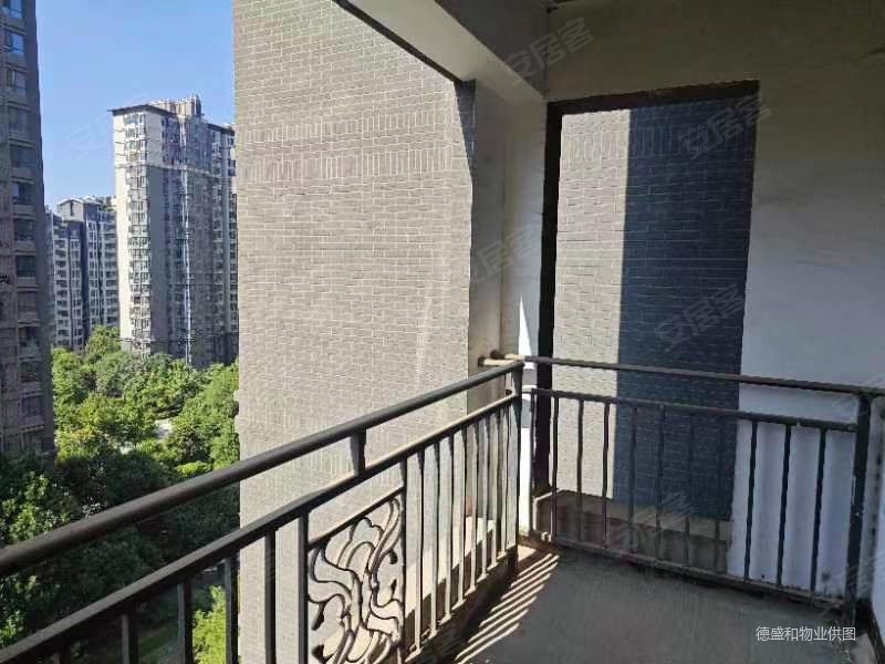 曲江一期南湖旁中国铁建梧桐苑南北通透3室