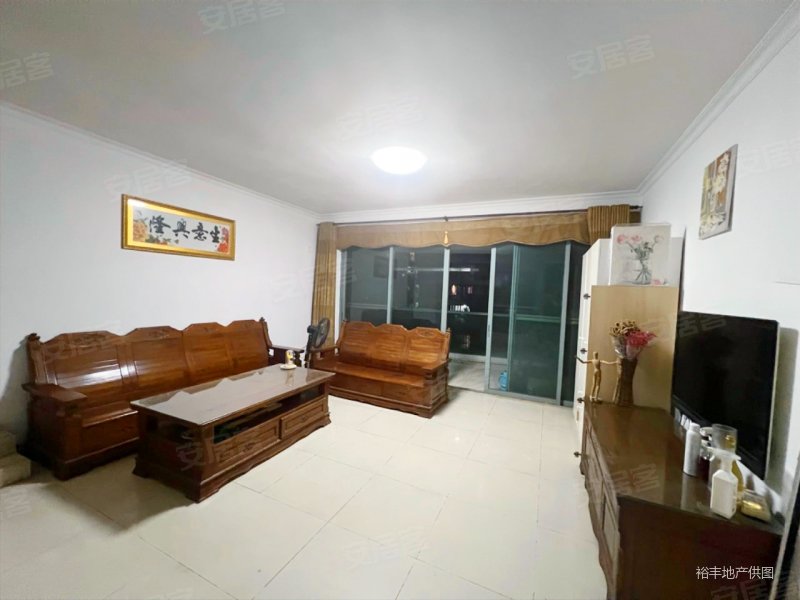 骏景花园 4 房  145 方