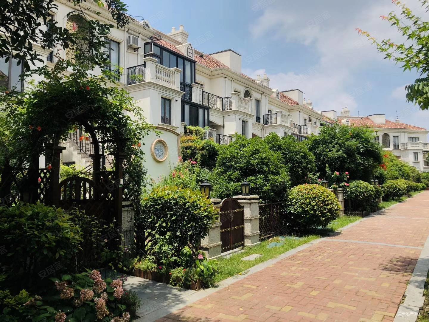 纳米魔幻城新出房源中叠边套上下4层空间大带全明地下室