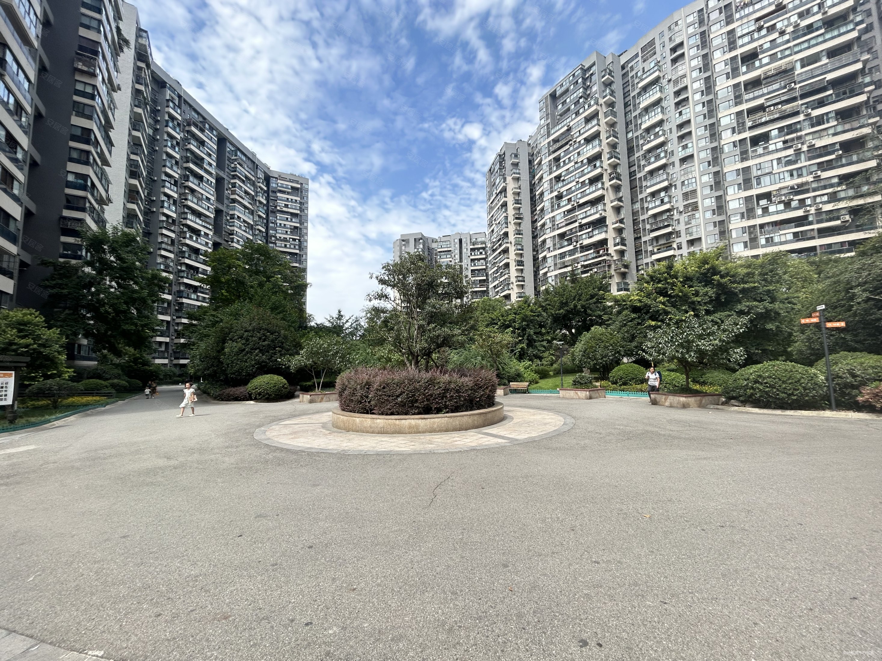 美林湾物业租售中心 东南向对中庭套二 近地铁 随时可看房,华都美林湾