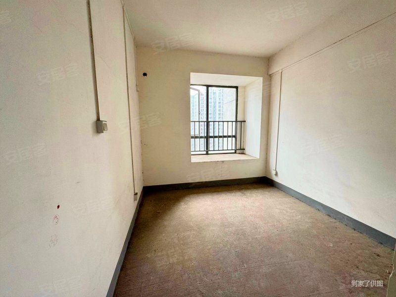 保利香三期清水三房两卫随时看房