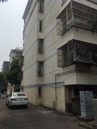 金茂花园精装修的三房.配套成熟交通便利.低总价低首付买到赚到