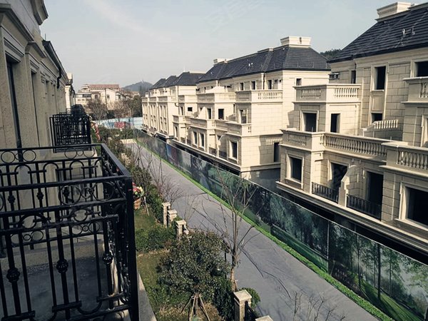 湖州小区 长兴小区 长兴市区小区 龙山庄园实景图 1/ 23  &