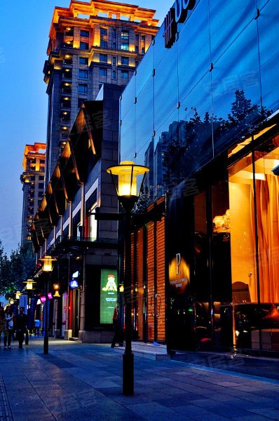 淮海中路商圈知名标杆建筑1号线上盖精装配家具网络招商.