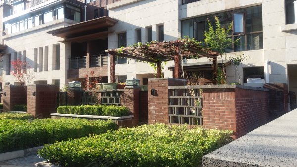 天地湾250万豪装下叠 送南北90平院子-袁秋香店铺-郑州安居客