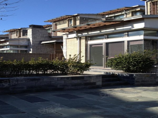 实景图1/30暂无物业类型:别墅物业费:6.