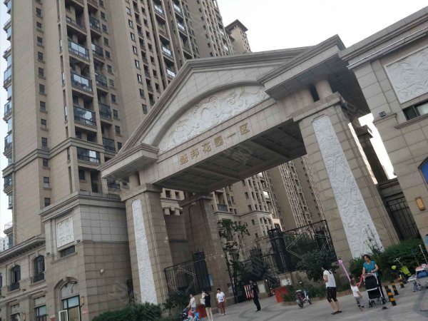 精装婚房 盛邦花园 地铁旁 全南两居室 拎包入住 交通便利