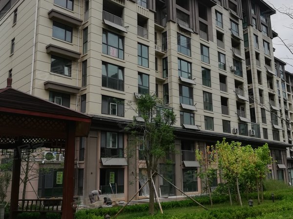 烟台小区 海阳小区 海滨中路小区 半山豪庭 实景图 1/ 5  &