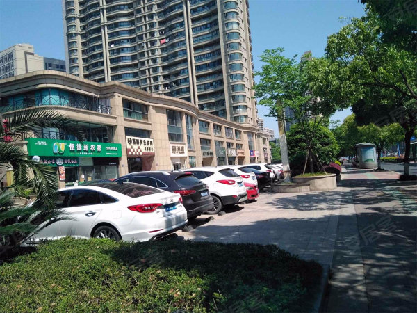 高端小区 蓝爵国际 加州阳光对面 给你一个五*的家