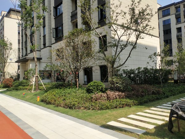 湖州小区 安吉县小区 递铺小区 银亿朗境实景图 1/ 21  