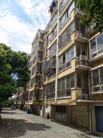 团氿花园5送6楼152平,5室2厅,高装证满,128万价可谈