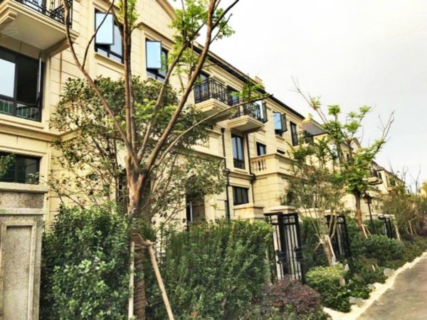 湖州小区 长兴小区 长兴市区小区 龙山庄园 实景图 1/ 24  &