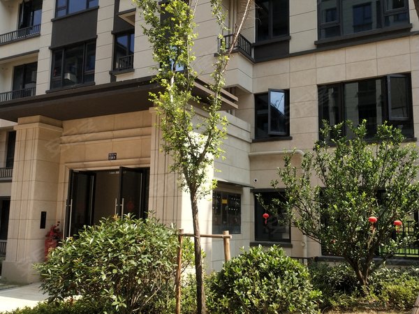 湖州小区 安吉县小区 递铺小区 银亿朗境实景图 1/ 21  