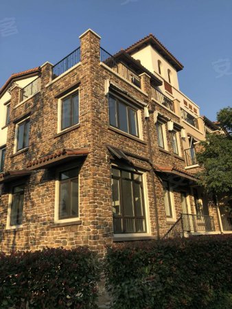 龙湖九里香缇别墅,毛坯房给你更多的装修空间 小区环境好满二年