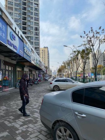 高档小区公寓主要路 出入口处 拐角位 租金低 临街 人流集中