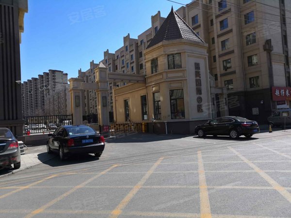 吉林小区 蛟河小区 南京路小区 蓝湾国际d区实景图 1/ 7  &