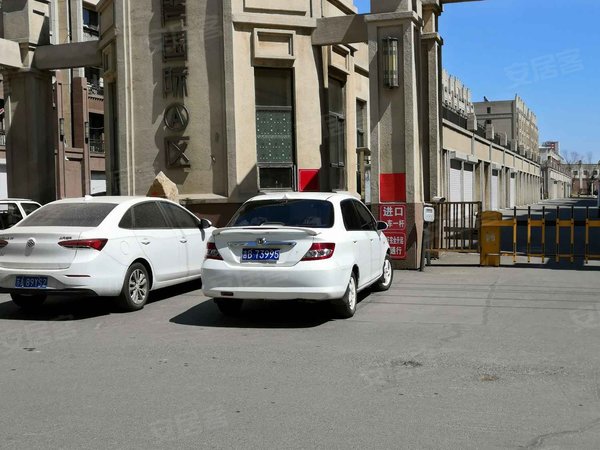 吉林小区 蛟河小区 长安小区 蓝湾国际a区实景图 1/ 7  