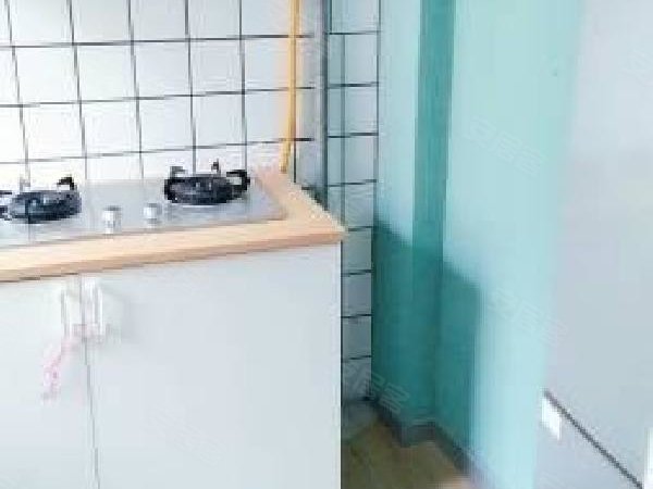 英华达,英业达门口厂车,地铁800米,地中海装修