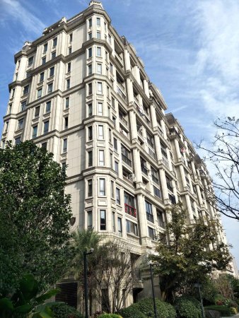 不是***房源不推荐,君庭领墅178豪华装修,拧包入住,边间