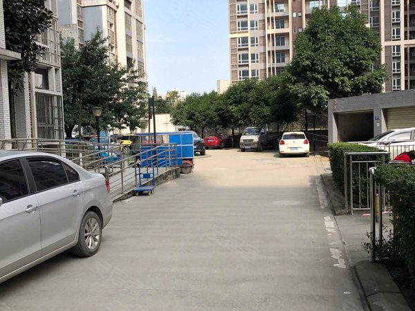成都小区 新都小区 新都老城区小区 汉城三期实景图 1/ 7  &