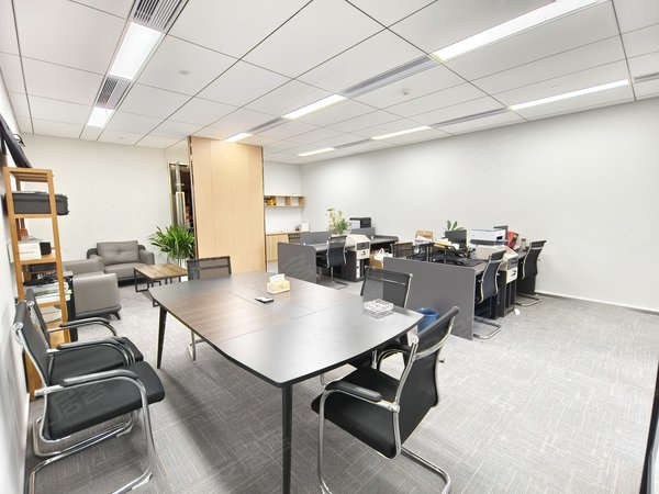 楼下地铁口富力中心办公室110平2十1布局家具齐全