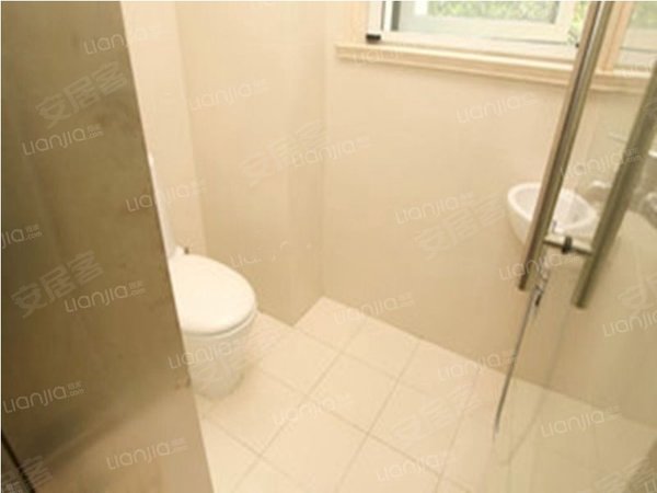 业主诚意出租,小区可以租车位,价格有空间!看房