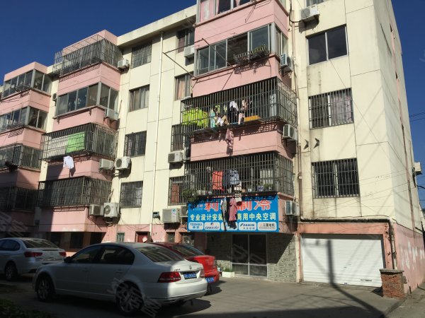 望亭大街 老邮政后面 使用面积80平三房 带自库