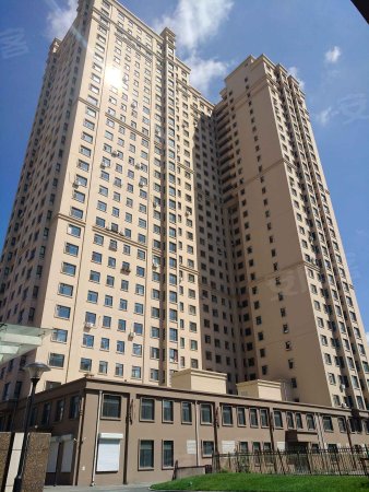 柏悦星城钻石楼层南向三阳房封闭小区两室明厅精装修交通便利.