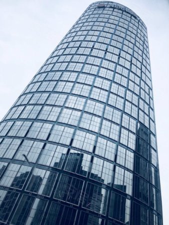 渝中企业天地223平精装带家具 双面透光写字楼仅租45元