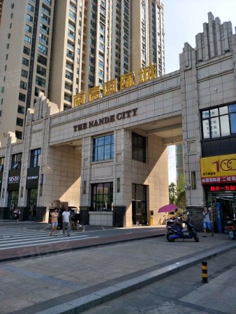 前川南德国际城,全新精装两室两厅一卫,南北通透,楼层好