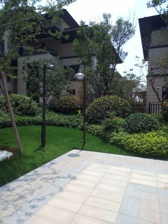 平安大道旁广电天禧160平方165万带车位带地下室