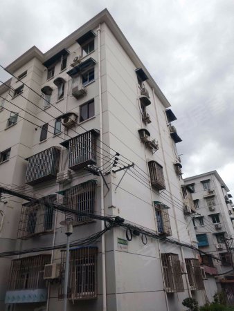 彭浦新村临汾路小区,带装修拎包入住,采光好位置佳房东诚心出售