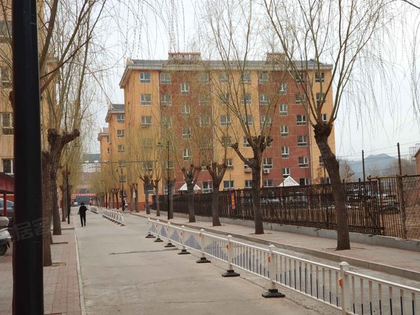 承德小区 隆化小区 兴洲路小区 龙骧花园实景图 1/ 7  