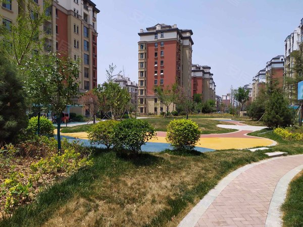 临沂小区 沂南小区 城区小区 环球逸品实景图 1/ 18  