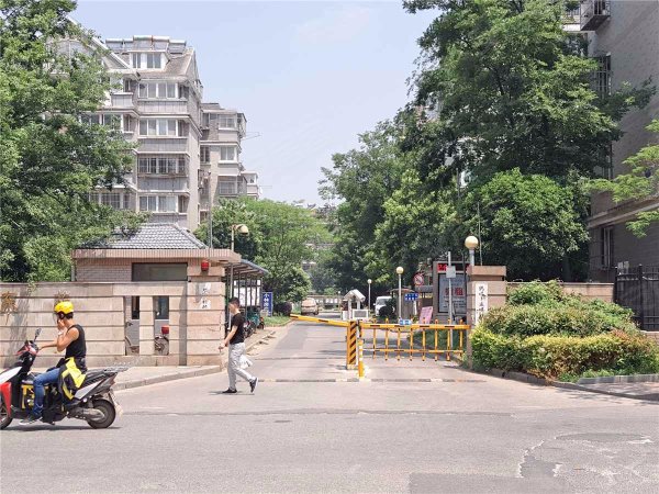 紧邻万达 双地铁 摄山星城 精装三房 地理位置佳