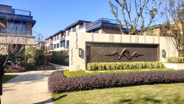 海上湾鹭居(公寓住宅)楼栋外景视频,小区路况配套设施视频-上海安居客