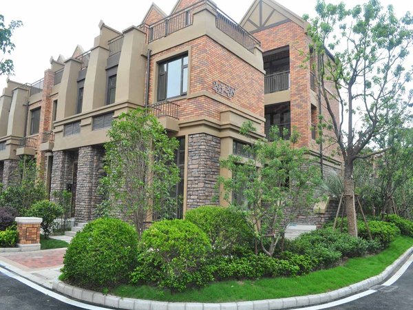 上海小区 嘉定小区 外冈小区 > 兰郡名苑  实景图 1/ 19  &