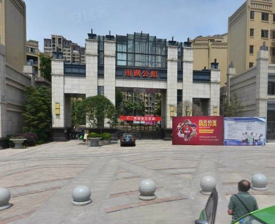 自贡高新区汇川路与紫荆路交口(南湖体育中心旁)-自贡南湖公馆二手房