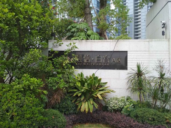 融信白宫 120平 高层端头 毛坯3房 公摊低人车