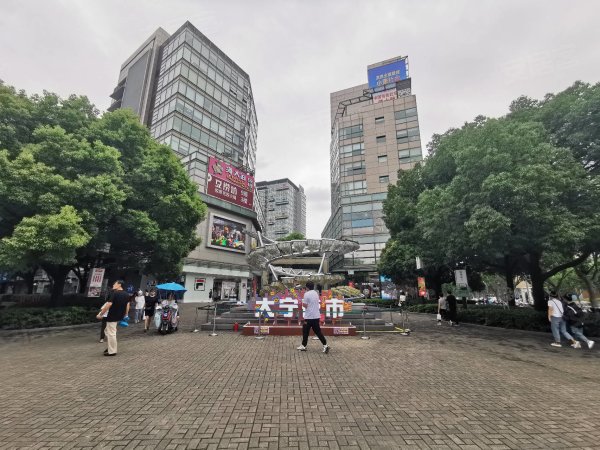 大宁国际商圈！160平精装办公室！配套成熟！地铁口！