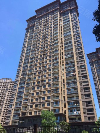 世茂御龙湾180平,空中别墅,送车位,有名额,350万