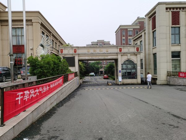 淮安小区 盱眙小区 其他小区 圣海天鹅湖畔实景图 1/ 14  &