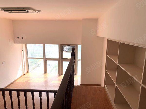 【多图】绿地领海办公楼!月租1300元!房东急租!随时看房!