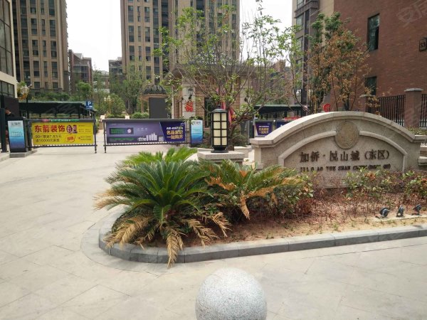 新上!地铁口2号线 加侨悦山国际 三开间朝南大三房 全天采光