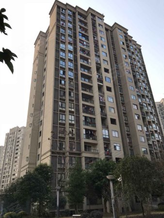 学府雅苑 豪华装修三房 送中央空调 房子*多