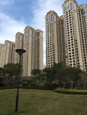 南安中骏愉景湾 朝南 南3室 便宜出租 办公 1800元