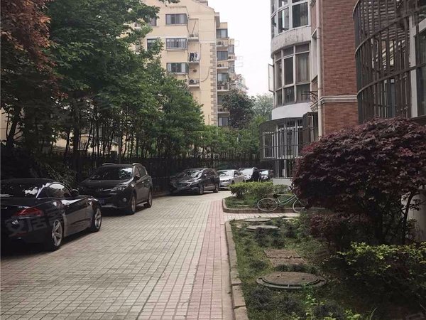 南京小区 秦淮小区 月牙湖小区 > 梅花山庄  实景图 1/ 30  &