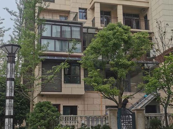 重庆小区 垫江小区 垫江城区小区 蓝湖玉墅实景图 1/ 12  